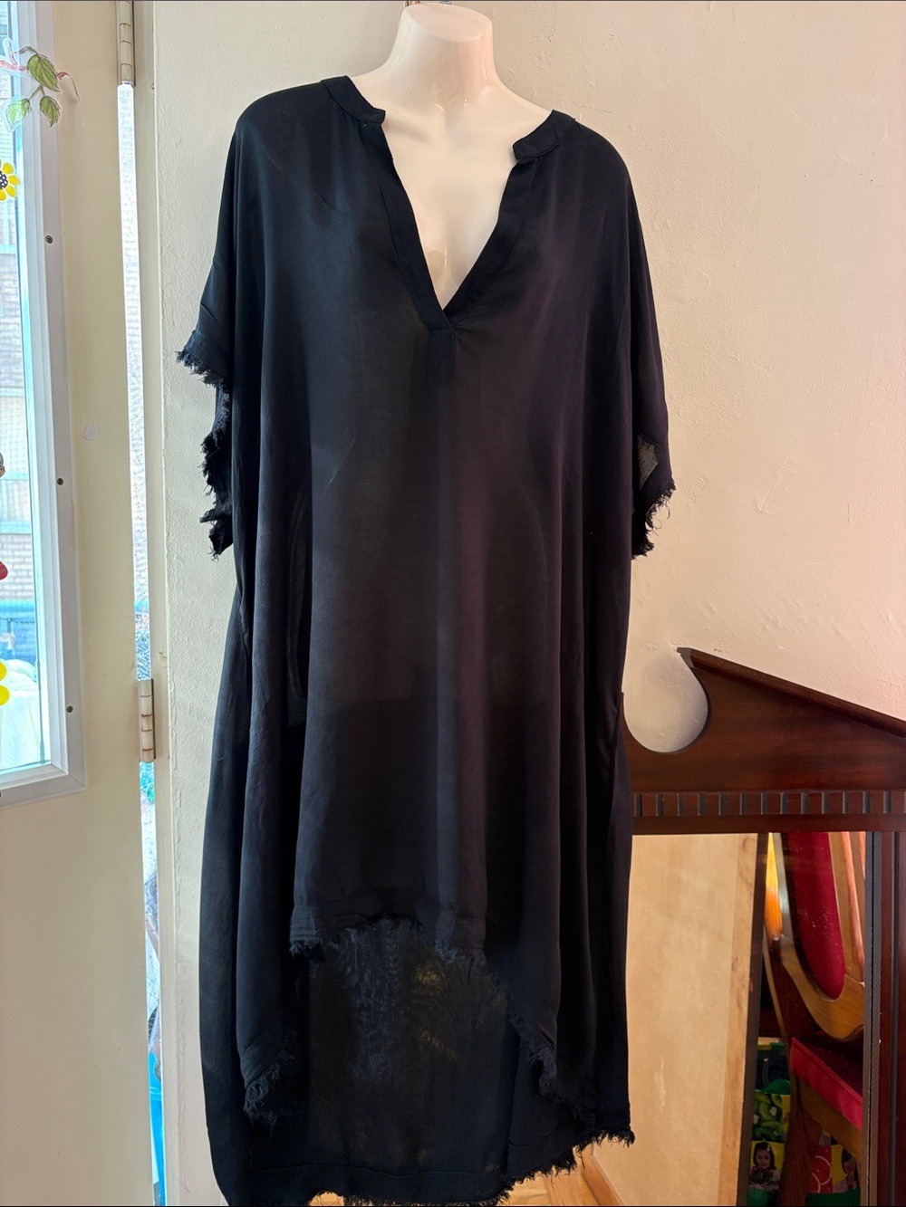 Billabong Black V-Neck Frayed-Edge Tunic Dress. Cotton